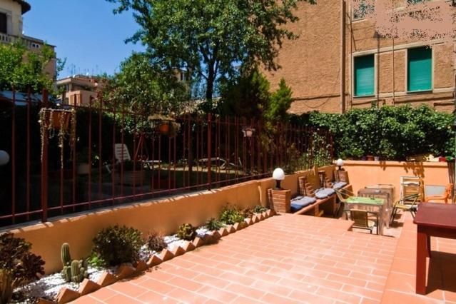 Tra Gianicolo E Trastevere Rome Exterior photo